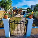 בית נופש Seaside House Turanj, Biograd - 23650 *